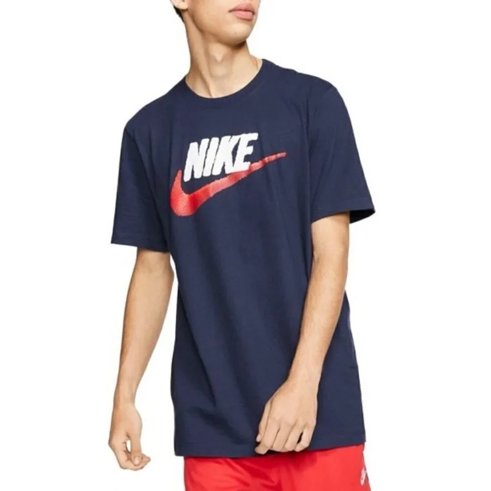 ❤️ NIKE Graphic Tshirt Size M